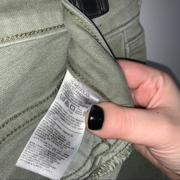 Distressed Mid Rise Jeans - Picture 9 of 10